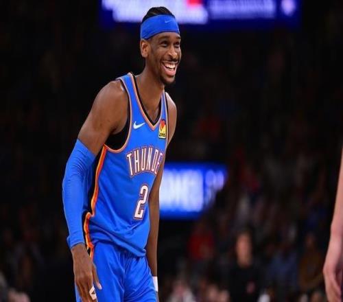 ���ʵ��������һ�����˰�ͷ�������������ǰ��