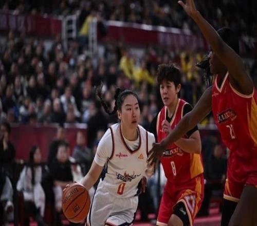 ɽ��Ů�������½�ͦ��WCBA�ܾ��������Ĵ�Ů���Ծ�