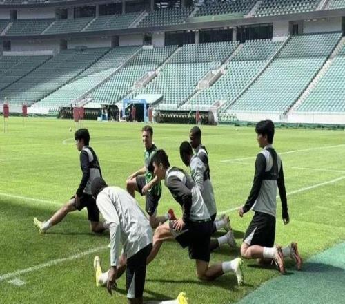 �г�����������ͷ����������Ա½�����ӭ����