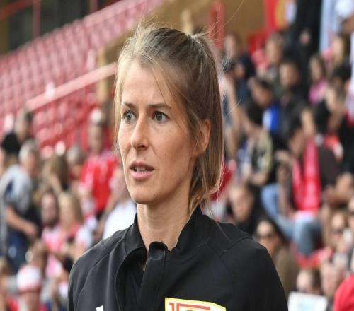 ִ�̰���������������Ϊ���������ʷ�ϵ�һλŮ��������