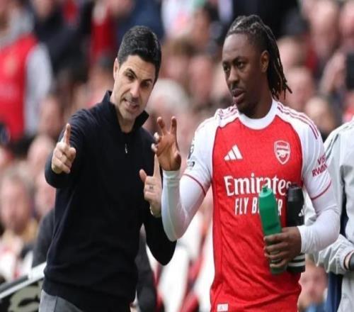 �Կ�����ӭ���ǰ�ɭ���ٲ�Ѫս�͸ý�еͶ����