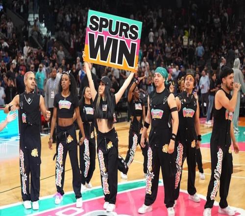 62ʤ���̣�һ������������չ�����Ц��