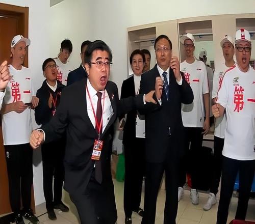 ˭�ڲٿ��г���������ȫͣ������������ȴ����������Э����˫��