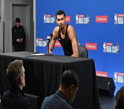 ���̶�ʷ���ˣ��İ�����ն��ħ��ʦԼ��ѷ��սʤ������ĸ�����