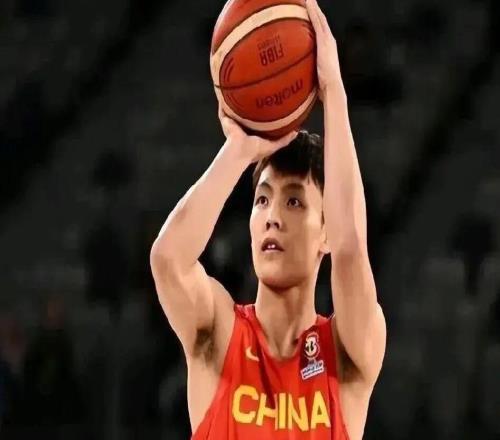 广东宏远本日早报！杜锋指点假期勾当爆棚，徐杰转变休赛期打算，黄明依接管租借，杜润旺取得续约
