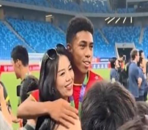 张洪福妈妈：曾有多家俱乐部联系张洪福，但铁人给他足够认可