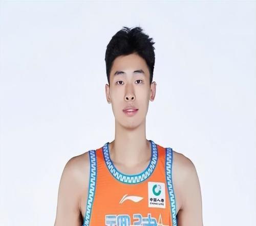 7月13日CBA转会消息，三冠中锋离队，浙江男篮升级内线