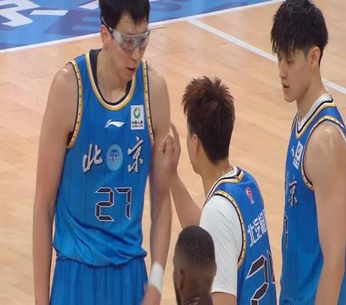 不是上海，也不是山西！男篮最强内线去向曝光，京粤两队2选1