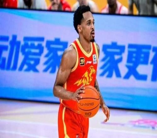 继北京男篮追逐布朗外，曝辽篮下场竞价，李楠或被截胡，好戏来了