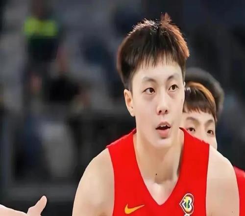 男篮集训更新：1主力+1小将出局，两大核心缺席，郭士强补招1将