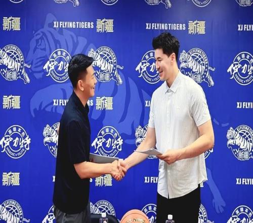 官方：新疆广汇已与阿不都沙拉木、曲笑宇完成续约