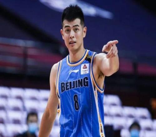 CBA猛料！北京功勋后卫离队，广东男篮后卫加盟NBL，上海男篮和古德温完成签约