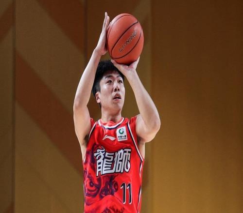 不续约郭艾伦，多名球员离队，龙狮为保级刮“省钱”青春风暴
