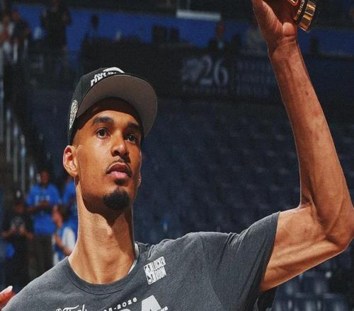 詹姆斯底薪投城，NBA从ALLIN超巨迈入“强运营时代”