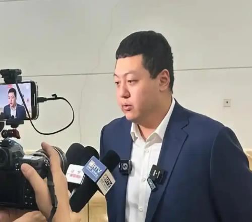 辽篮早报！付豪2年顶薪续约，小刘总签CBA第一大外，加入布朗争夺战，剑指CBA总冠军！