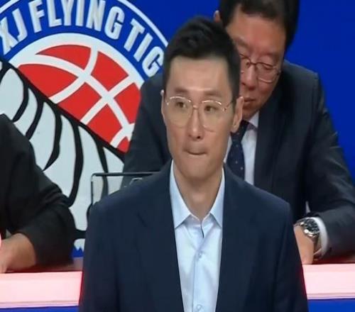 新疆男篮官宣：阿不都沙拉木跖骨骨折，将遗憾缺席本赛季剩余比赛