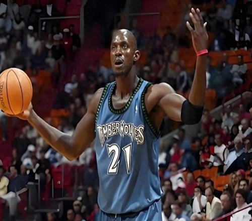 接连斩获MVP+最佳防守球员有多难NBA历史仅5人达成，现役仅1根独苗