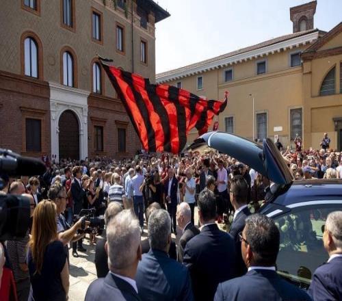 66岁巴雷西葬礼举行！3000名球迷送别马尔蒂尼落泪米兰队长缺席