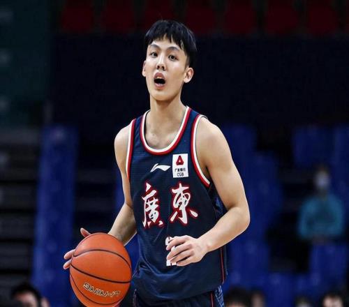 CBA消息：新身份、薪酬曝光！徐杰抵达四川，正式签约新合同，黄金导师身份曝光