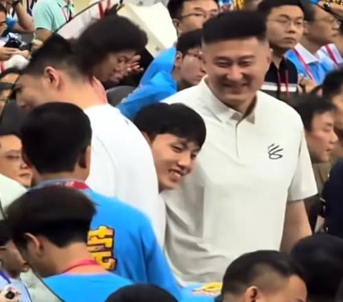 宏远早报！徐杰领头告别杜锋，小陈总2签约1留人，阿联接班人轰21+13！