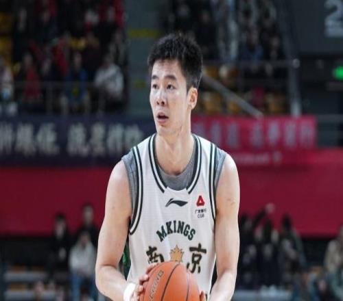 3年1800万！同曦完成3年满额顶薪续约郭昊文再次冲NBA失败回归