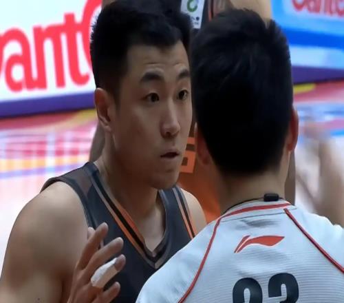 吞下联赛首败！山东男篮7081负广厦，对抗下命中率暴跌，过度依赖单核，篮板失守，李敬宇亟待解决诸多难题