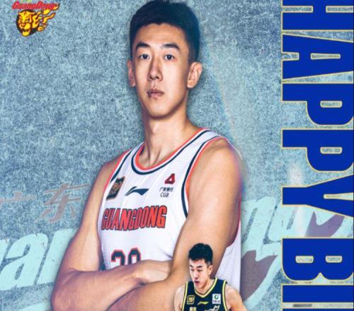 宏远早报！内线大将又一人离队，外教全家定居东莞，3人续约！