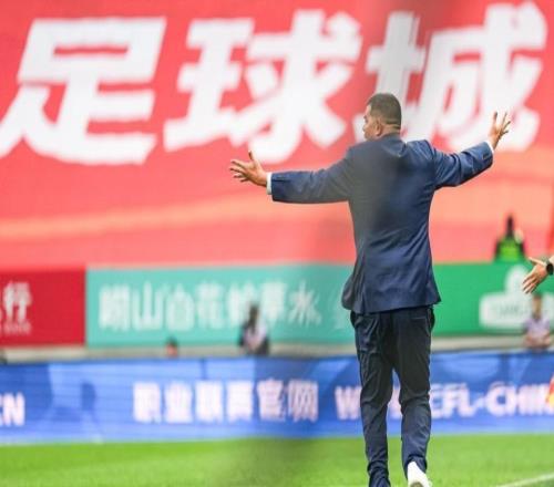 申花逃出生天！海牛输掉生死战，五连败继续垫底，泰山帮一把吗