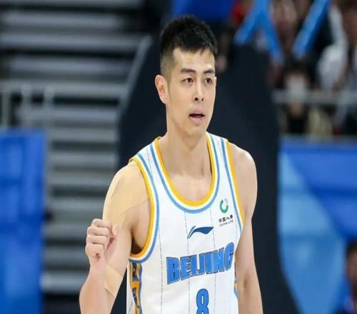 北京男篮今夏离队第一人！三冠功勋遭李楠放弃，下赛季或奔赴弱旅