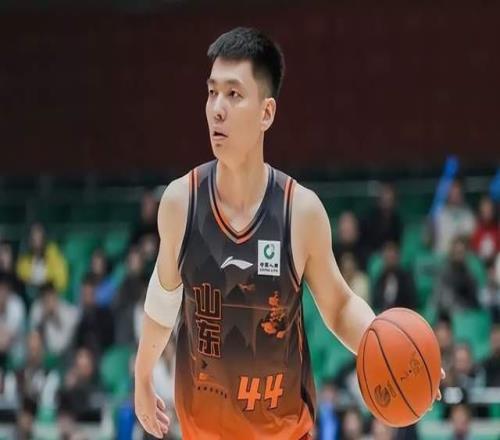 山东男篮16分大败！祝铭震上演首秀，杨文学表现不佳