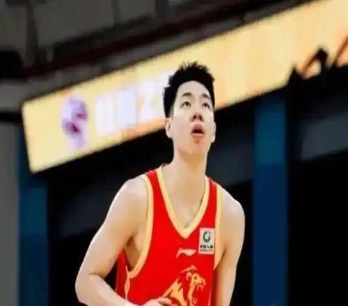 CBA：广厦3年C类合同续约朱俊龙，王俊杰回归中国男篮，广东男篮不参加夏季联赛，周鹏敲定老将合同回归