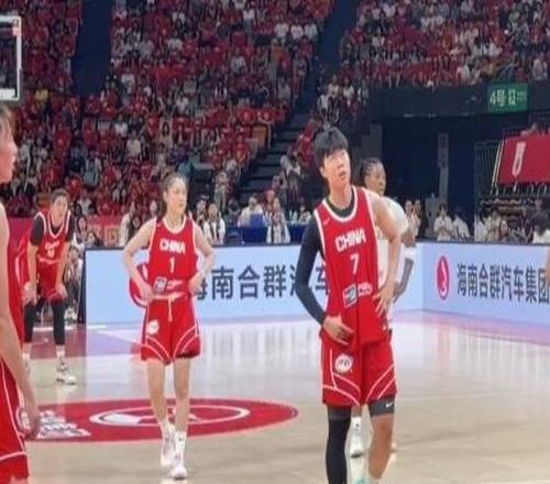 决战时刻遭弃用！旅美小将邓雨婷5人女篮国家队首秀5中1献6分1板