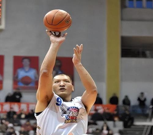 巴特尔NBA退休金曝光！45岁起每月领钱，62岁后数字惊人真羡慕