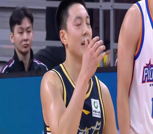 终于等到了！广东队休赛期第一笔补强，2米18顶级内线成首选