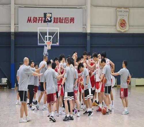 中国男篮亚运会公示名单：胡金秋领衔，赵继伟等老队员未被纳入