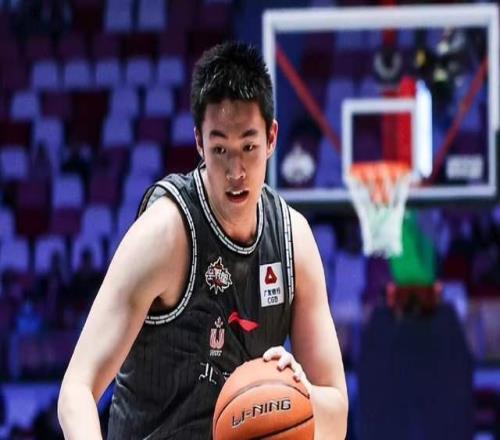 CBA最新消息！2米07中锋加入广东宏远，陈盈骏留在北京首钢