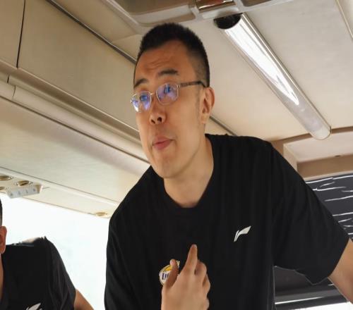 辽篮更视频！韩德君讲话鼓舞青训展担当，并带全队吃大餐！
