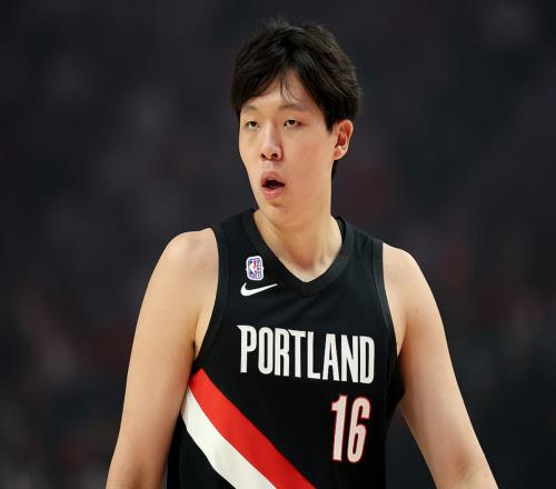 噩耗！杨瀚森队友重伤，将缺席6个月，合同4年9000万