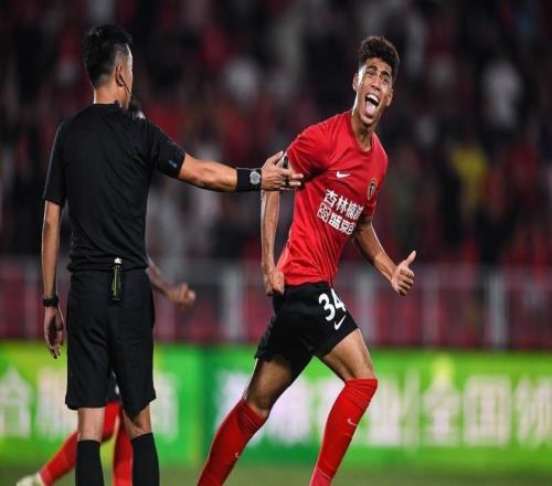 杨希独造两球主导海港逆转，两位18岁小将双双进球，中超年轻世代越打越出色
