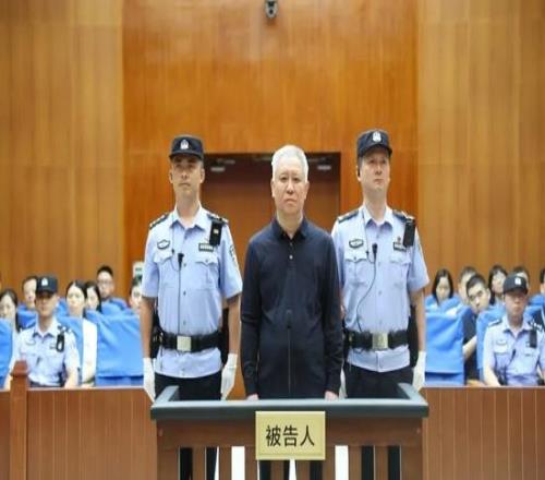 前恒大员工谈许家印：非常抽象还很爱演，把球员召集到草坪聊天就为摆拍