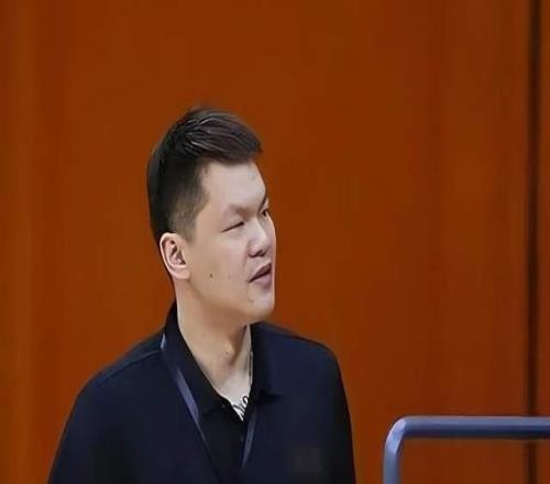终于官宣！朱芳雨卸任广东总经理，8号传奇再变身份，球迷泪目