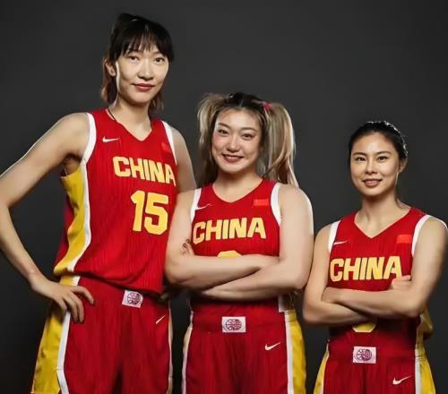中国女篮14人大名单出炉！韩旭李月汝拒绝回归，李梦告别女篮，宫鲁鸣仅留2功勋！
