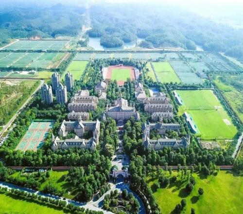 广州体院成为恒大足校重整投资人，4.9亿元化债，1.1亿用于后续发展