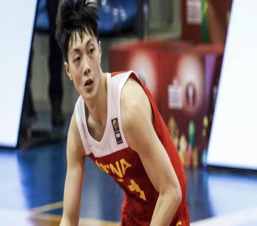男篮12人最终大名单定了！赵继伟胡明轩挑大梁，焦泊乔逆袭太惊喜