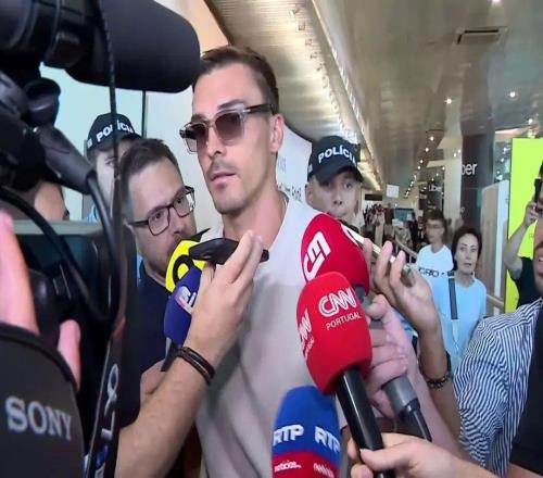帕利尼亚：我仍是拜仁球员，加盟本菲卡未敲定