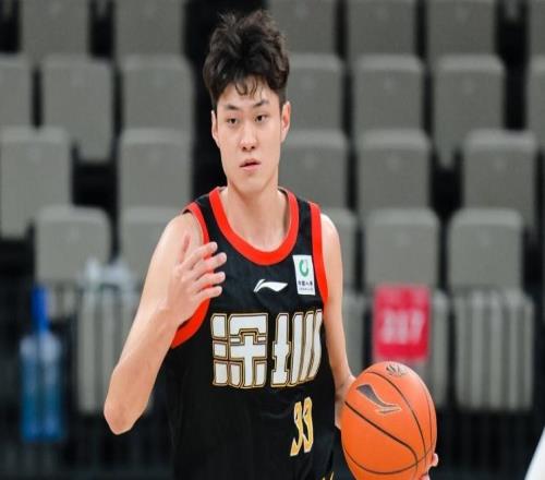 两年B类合同！深圳男篮续约国手王浩然上季场均16.3分大爆发