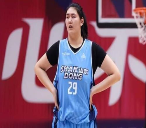 中国篮坛又出现尴尬一幕！女篮球队单节仅1分：还好张子宇没出战