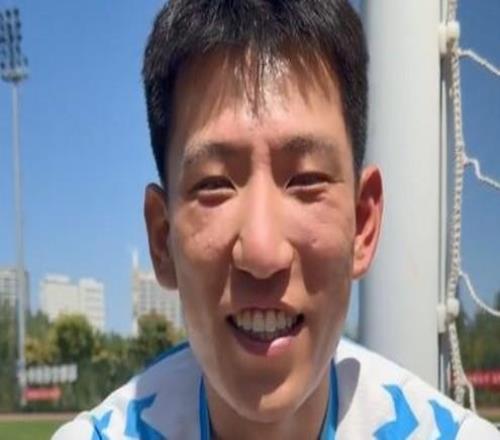 陇原竞技卢建辰谈战国安：全力以赴就是干想找张玉宁合影