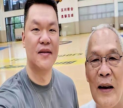 原来他是朱芳雨父亲，竟是大家熟悉的他，难怪儿子能成篮球名宿