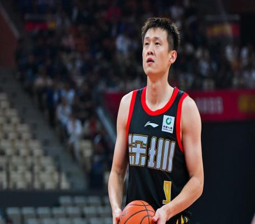 CBA自由球员名单更新：周鹏、鄢手骐、赵岩昊在列